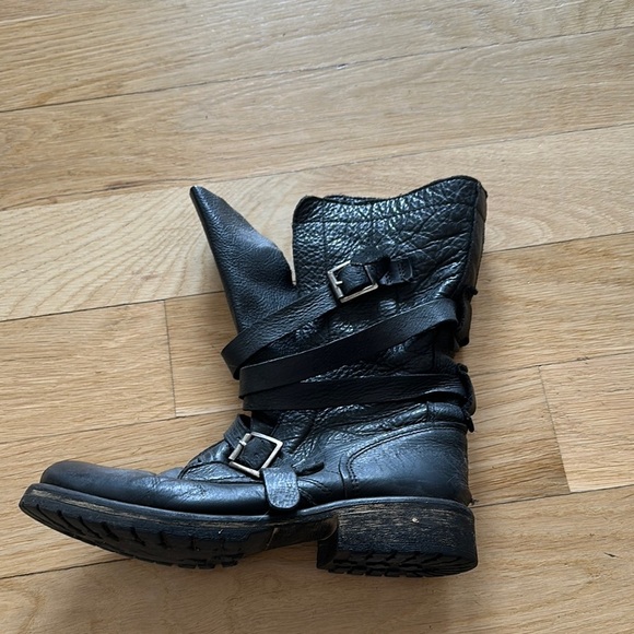 Steve Madden Black Combat Moto Boots with Lace-Up Design - Picture 2 of 5